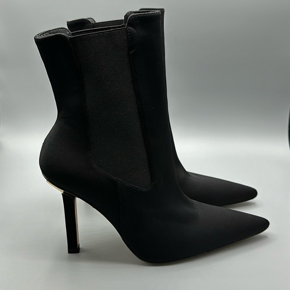 NEW GOOD AMERICAN Pointed Toe Chelsea Heeled Bootie In Black Neoprene Women's 8 - Picture 1 of 7